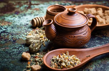 çay sıcak bir içecek olduğunu