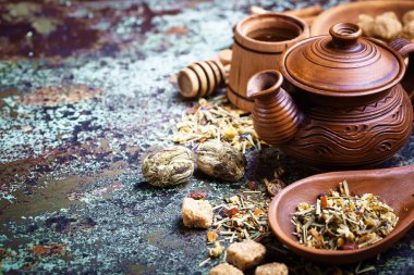 çay sıcak bir içecek olduğunu