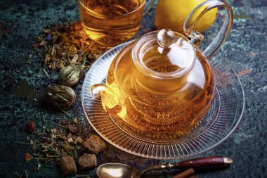 çay sıcak bir içecek olduğunu