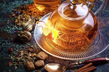 çay sıcak bir içecek olduğunu