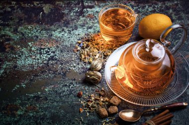 çay sıcak bir içecek olduğunu