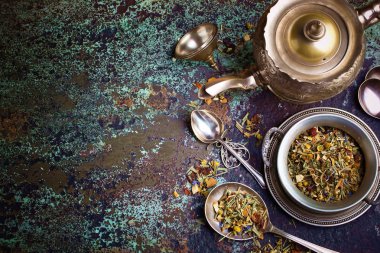 çay sıcak bir içecek olduğunu