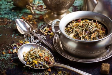 çay sıcak bir içecek olduğunu