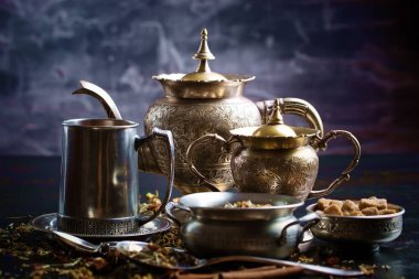 çay sıcak bir içecek olduğunu