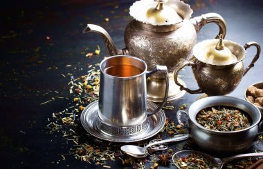 çay sıcak bir içecek olduğunu