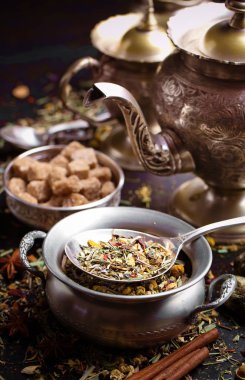 çay sıcak bir içecek olduğunu