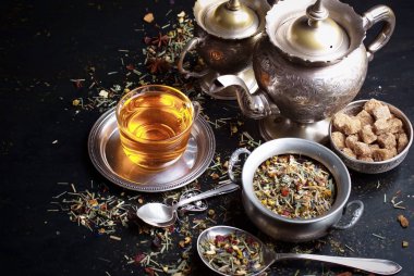 çay sıcak bir içecek olduğunu