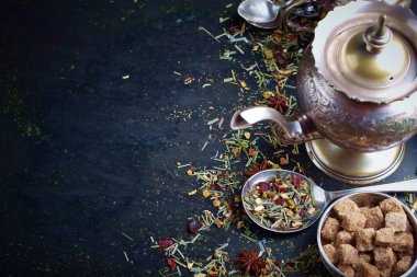 çay sıcak bir içecek olduğunu