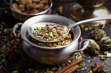 çay sıcak bir içecek olduğunu