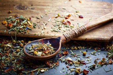 çay sıcak bir içecek olduğunu