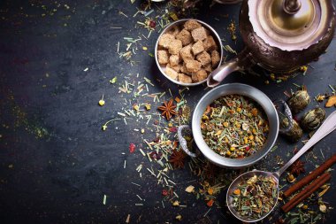 çay sıcak bir içecek olduğunu