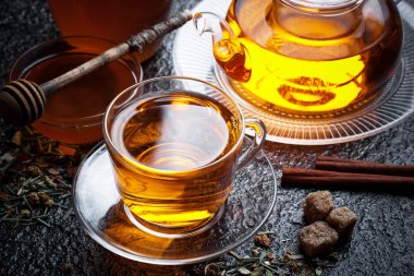 çay sıcak bir içecek olduğunu