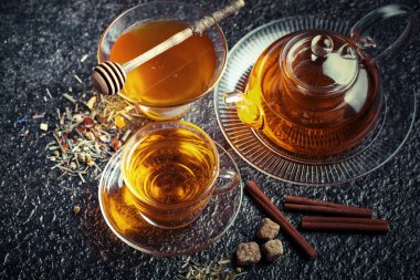 çay sıcak bir içecek olduğunu