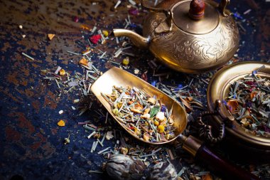 çay sıcak bir içecek olduğunu