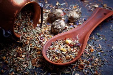 çay sıcak bir içecek olduğunu