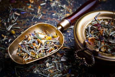 çay sıcak bir içecek olduğunu