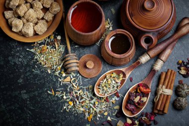 çay sıcak bir içecek olduğunu