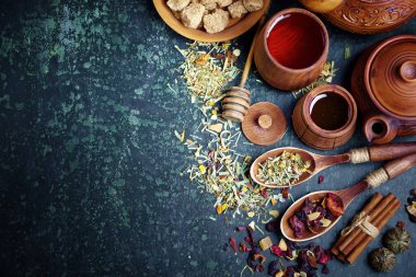 çay sıcak bir içecek olduğunu