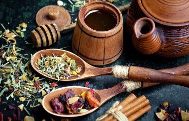 çay sıcak bir içecek olduğunu