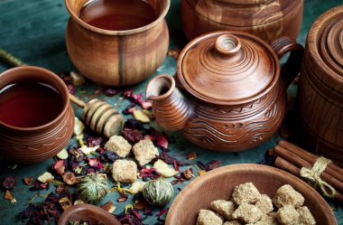 çay sıcak bir içecek olduğunu