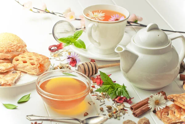 çay sıcak bir içecek olduğunu