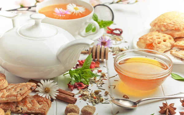 çay sıcak bir içecek olduğunu