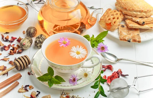 çay sıcak bir içecek olduğunu