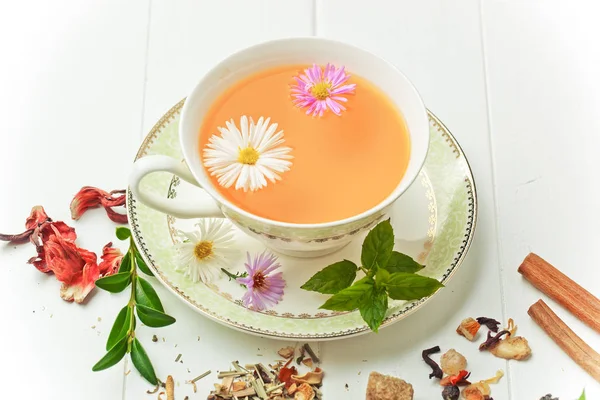 Tea is a hot drink — Stock Photo, Image