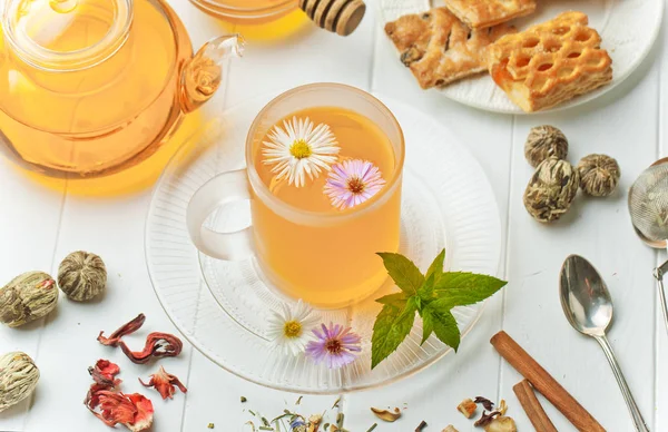 çay sıcak bir içecek olduğunu