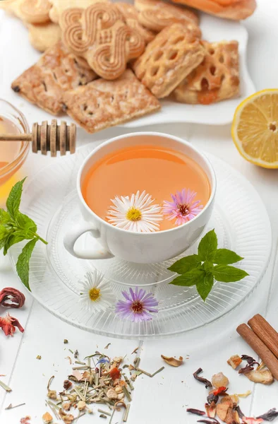 çay sıcak bir içecek olduğunu