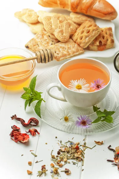 çay sıcak bir içecek olduğunu