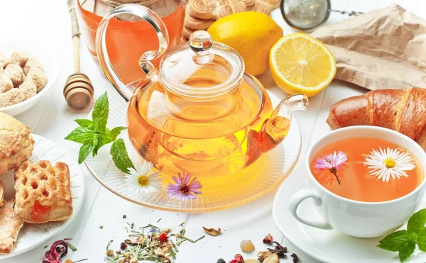 çay sıcak bir içecek olduğunu