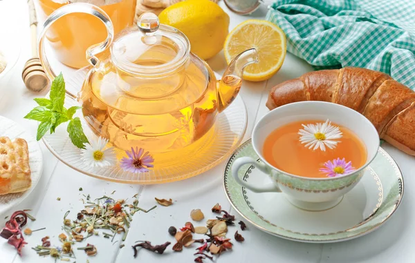 çay sıcak bir içecek olduğunu