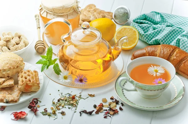 çay sıcak bir içecek olduğunu