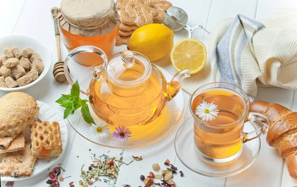 çay sıcak bir içecek olduğunu