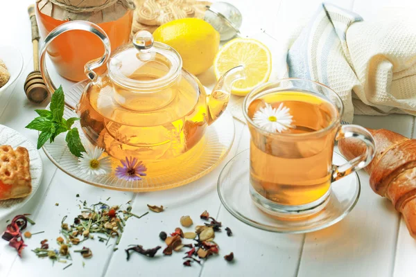 çay sıcak bir içecek olduğunu