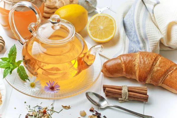 çay sıcak bir içecek olduğunu