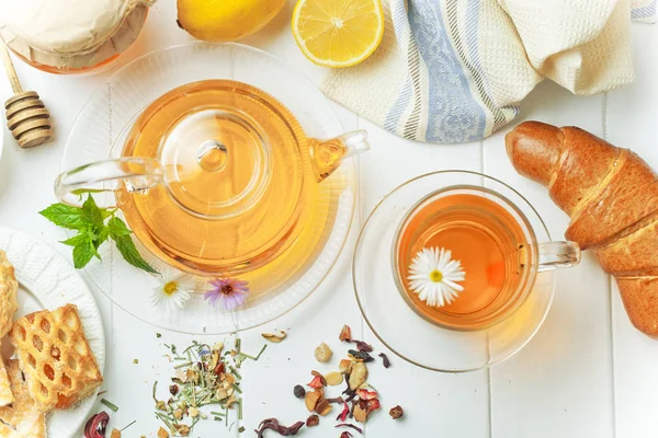 çay sıcak bir içecek olduğunu