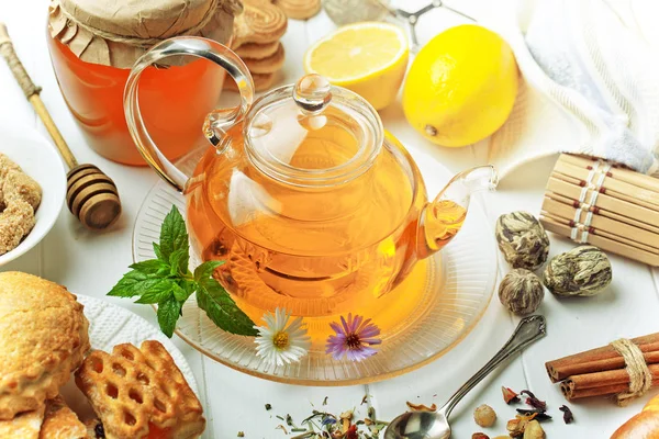 çay sıcak bir içecek olduğunu