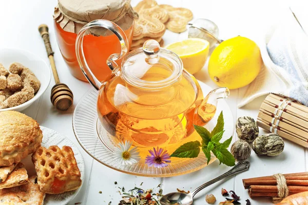 çay sıcak bir içecek olduğunu