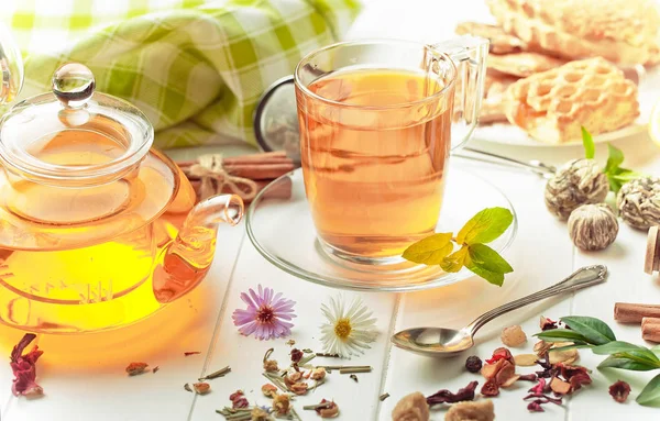 çay sıcak bir içecek olduğunu