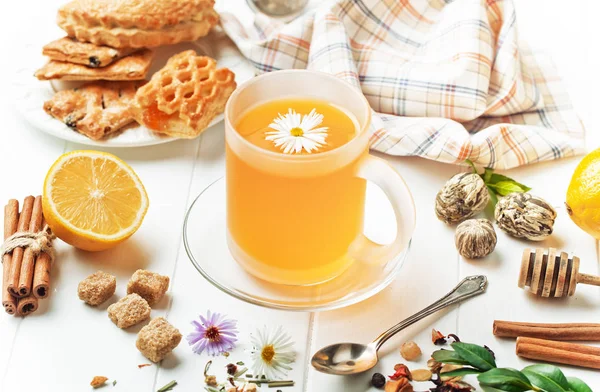 çay sıcak bir içecek olduğunu