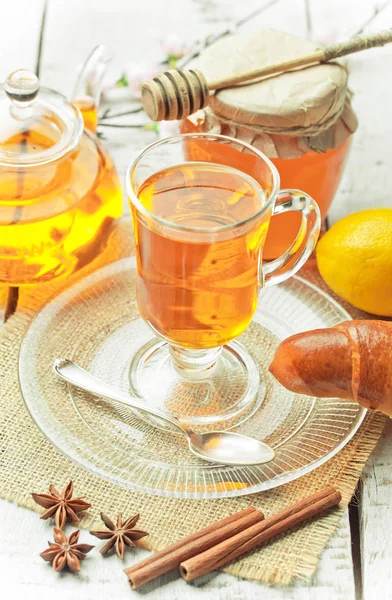 çay sıcak bir içecek olduğunu