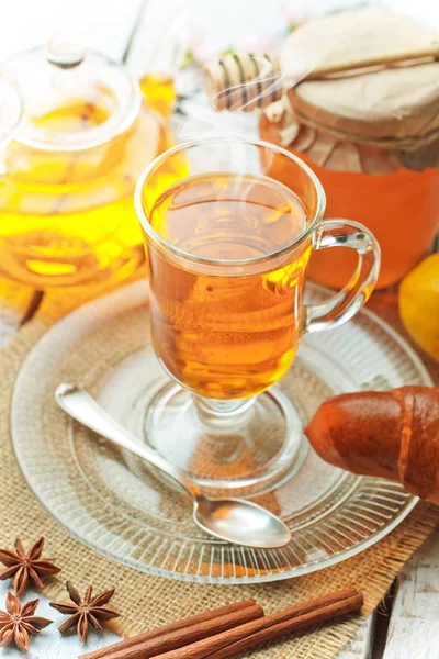 çay sıcak bir içecek olduğunu