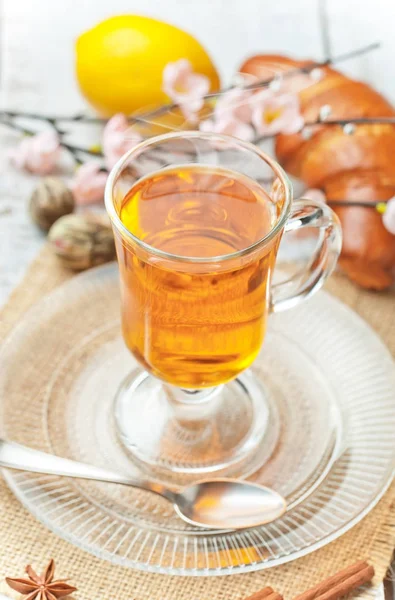 çay sıcak bir içecek olduğunu