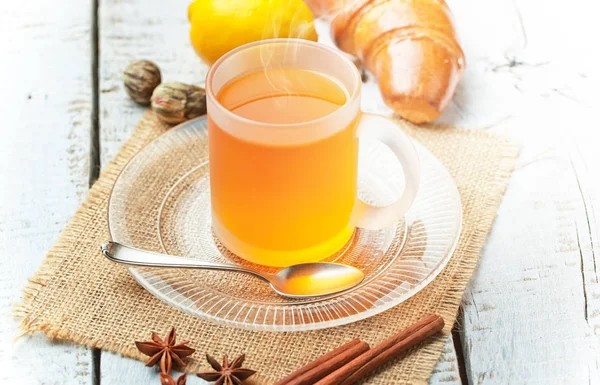 çay sıcak bir içecek olduğunu