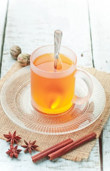 çay sıcak bir içecek olduğunu