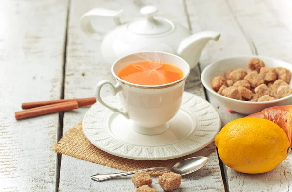 çay sıcak bir içecek olduğunu