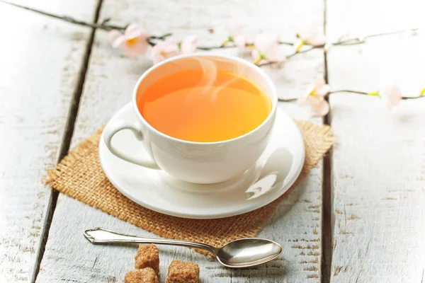 çay sıcak bir içecek olduğunu