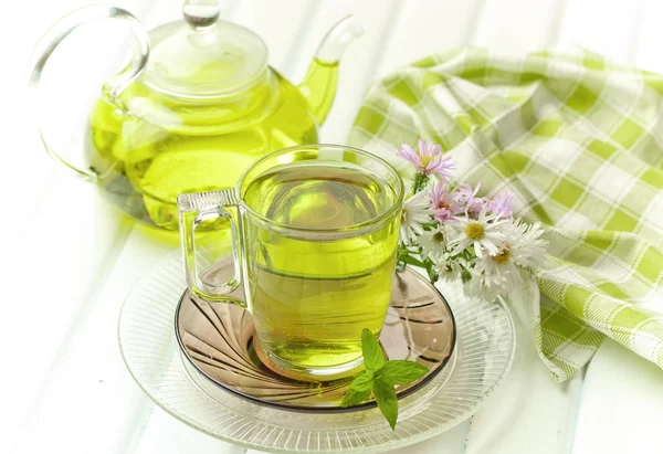 çay sıcak bir içecek olduğunu